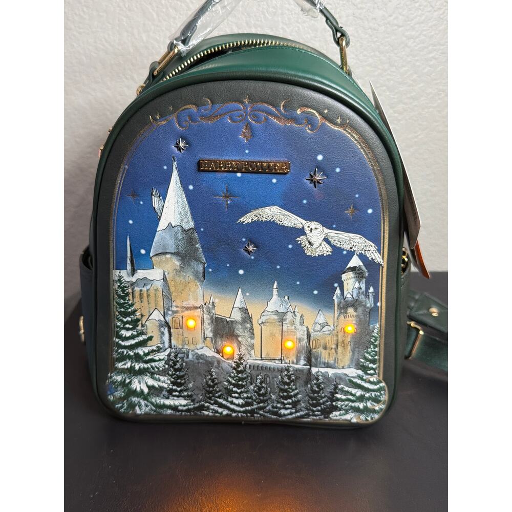 Box Lunch Harry Potter Snow scene Hogwarts light up Backpack NWT - Picture 6 of 8